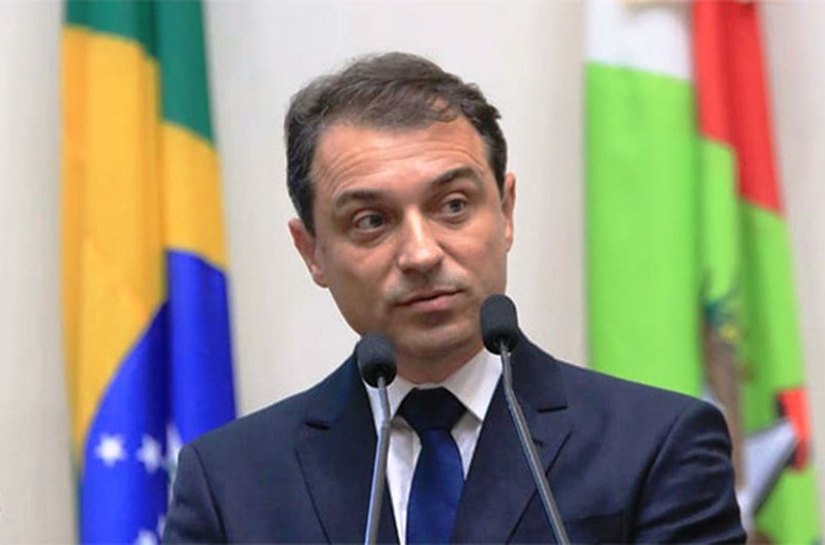 Assembleia de SC abre processo de impeachment contra governador e vice