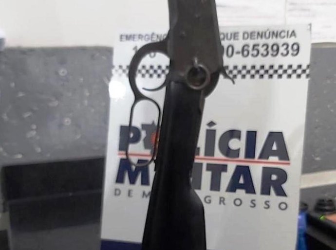 Militares encontram carabina dentro de carreta tombada na Serra do Roncado