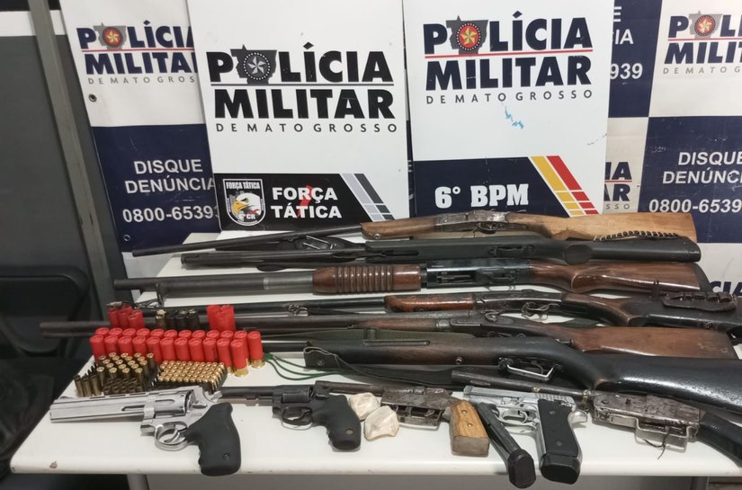 PM prende irmãos suspeitos por homicídio e apreende arsenal de armas na zona rural de Cáceres, MT