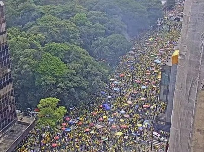 Apoiadores de Bolsonaro fazem ato na Avenida Paulista