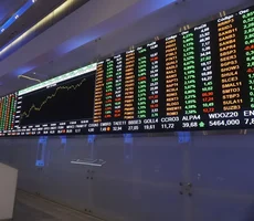 Ibovespa bate recorde pela 10ª vez em 2026 e dólar cai a R$ 5,18