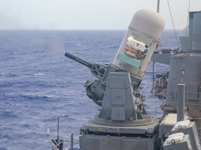 Marinha dos EUA destrói míssil Houthi segundos antes de navio americano ser atingido