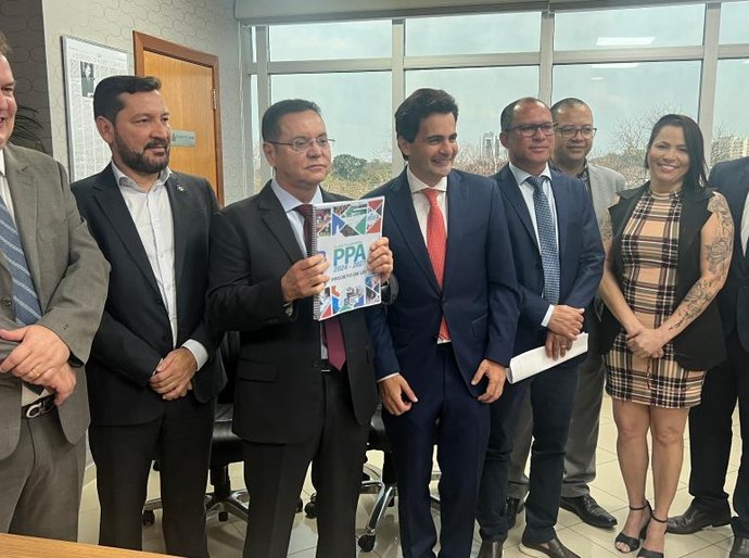 Governo de MT entrega Plano Plurianual à Assembleia Legislativa