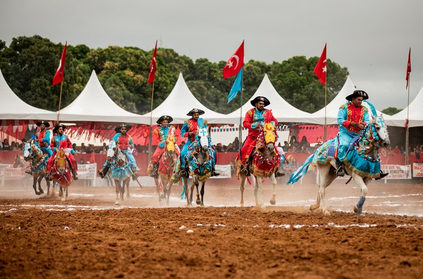 Cavalhada de Poconé revive tradições culturais e históricas neste domingo,25