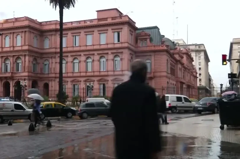 Milei proíbe acesso de jornalistas à Casa Rosada: “ataque à imprensa”