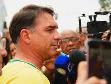 Flávio Bolsonaro diz que não irá mais para debate da TV Globo