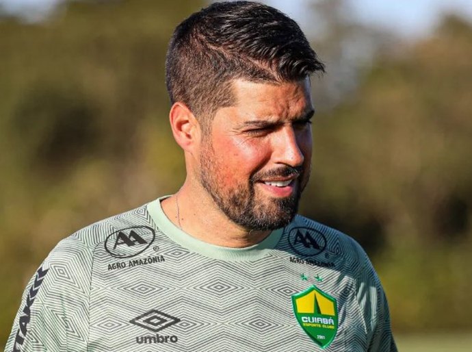 Corinthians acerta com António Oliveira e deve pagar multa milionária ao Cuiabá; veja valor