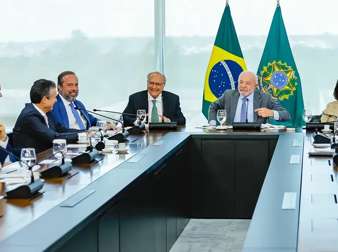 Governo prevê aumento de etanol na gasolina de 30% para até 32%