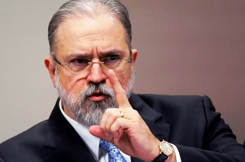 Aras bate boca com subprocuradores em reunião de Conselho do MP