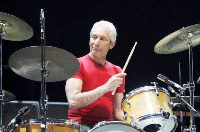 Morre Charlie Watts, baterista dos Rolling Stones, aos 80 anos