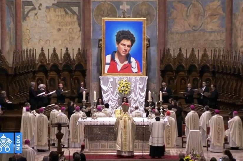Igreja beatifica o jovem Carlo Acutis, conhecido como 'padroeiro da internet'