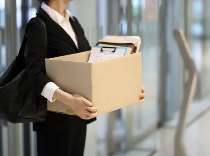 'Geração mais rejeitada da história'? O sofrimento de jovens adultos com competição sem precedentes por trabalho, amor e dinheiro