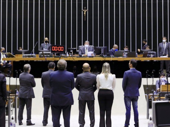 Por 364 votos a 130, Câmara decide manter na prisão o deputado Daniel Silveira