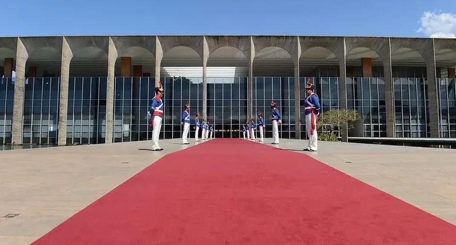 Crise Brasil-EUA gera debate interno sobre politização do Itamaraty