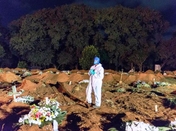 Brasil bate recorde e registra 4.249 mortes por Covid-19 em 24 h