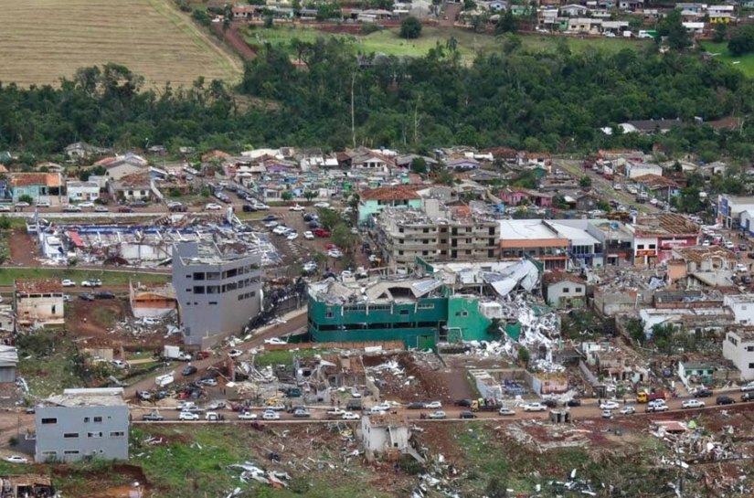 Tornado no Paraná deixa ao menos 1.000 pessoas desalojadas