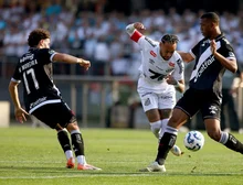 Coutinho supera Neymar, e Vasco humilha o Santos com goleada no Brasileirão