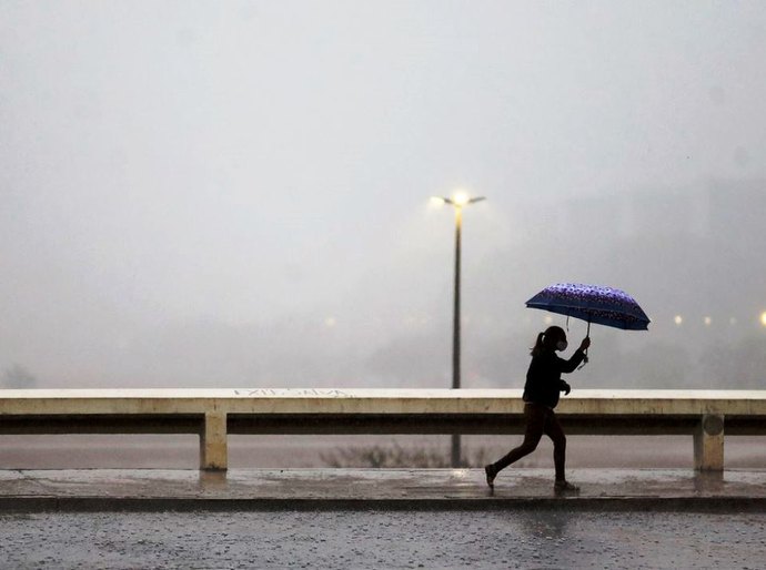 Após 118 dias de seca, volta a chover em Brasília