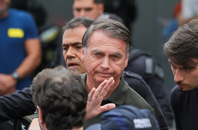 Moraes nega pedido da defesa e mantém prisão domiciliar de Bolsonaro