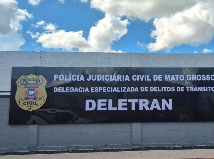Polícia Civil indicia motorista que destruiu deck em restaurante por dano, tentativa de homicídio e omissão de socorro