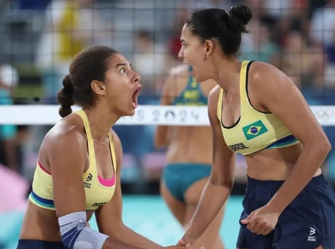 Duda e Ana Patrícia vencem australianas de virada e vão à final no vôlei de praia