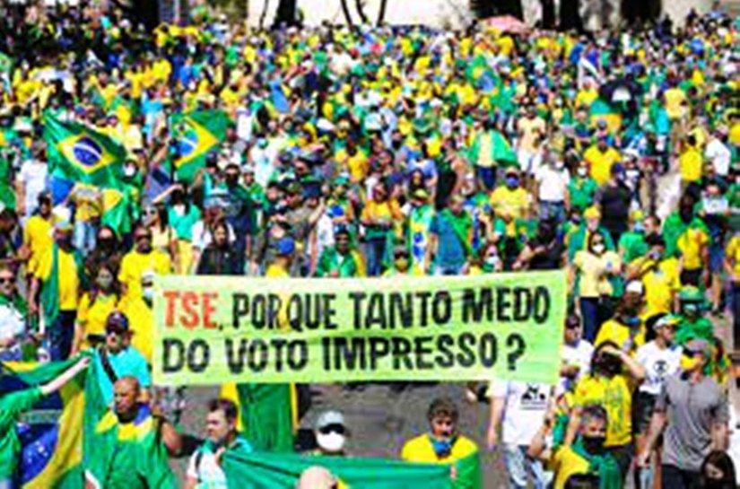 Apoiadores de Bolsonaro fazem ato pró-voto impresso em várias capitais