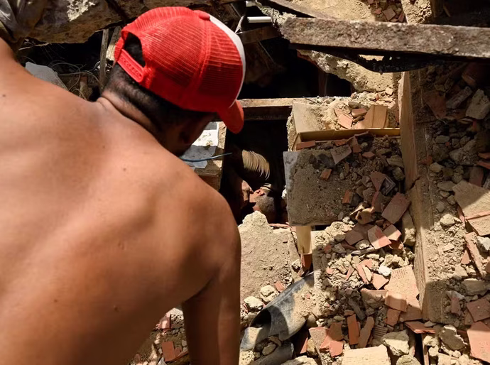 Terremoto na Venezuela: moradores buscam vítimas nos escombros por conta própria enquanto resgate não chega
