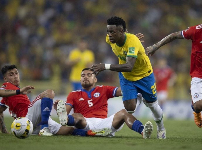 Seleção goleia Chile por 4 a 0 no último jogo no Brasil antes da Copa