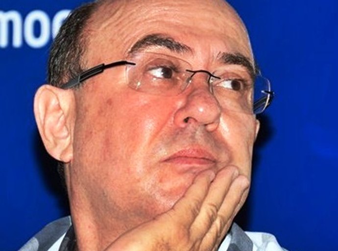 Riva agora está de tornozeleira eletrônica e irá cumprir 2 anos e 6 meses de serviços comunitários