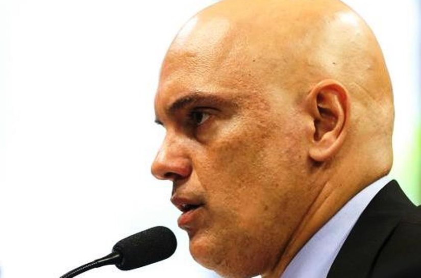 Moraes cobra multa do Facebook por bloqueio parcial de contas bolsonaristas