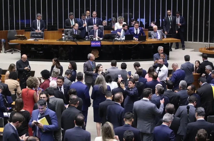 Câmara dos Deputados aprova urgência de projeto da anistia