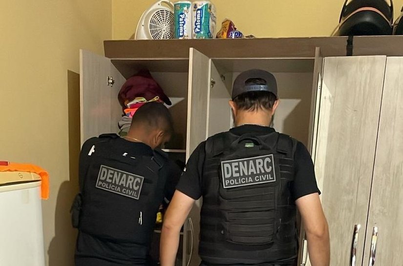 Polícia Civil cumpre buscas contra grupo envolvido em distribuição de drogas e armas em Várzea Grande