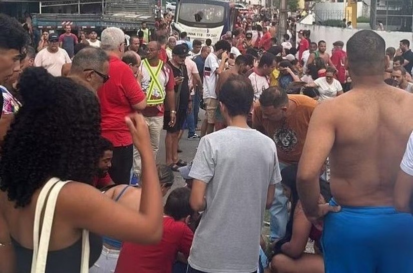 Micro-ônibus atropela participantes de procissão no Grande Recife; acidente deixou 3 mortos e 22 feridos