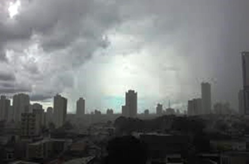 Chuva cai em Cuiabá e VG na madrugada de domingo, 20, mas, ainda há fumaças