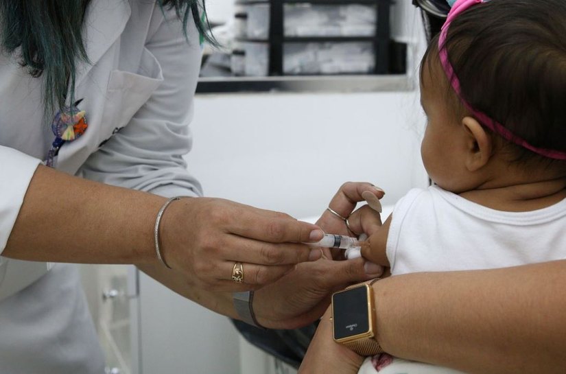 Vacinação infantil: campanha mira poliomielite e outras doenças
