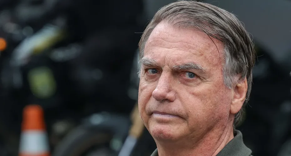 Após ultrassom, médicos indicam cirurgia para Bolsonaro, diz advogado