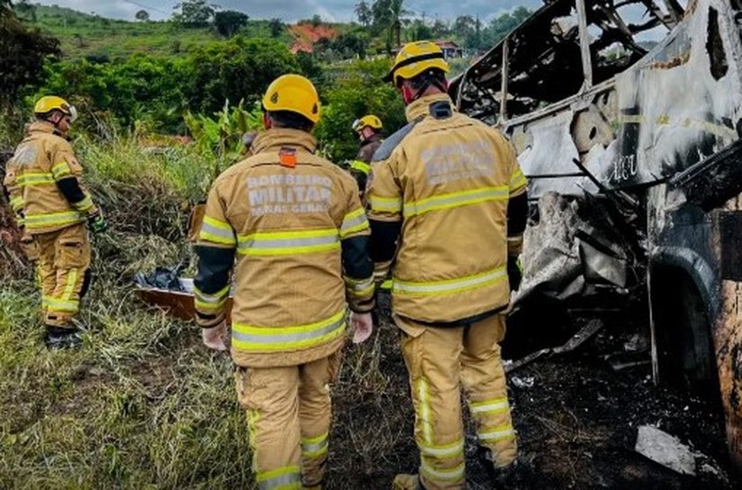 Tragédia no Vale do Mucuri: dos 45 ocupantes do ônibus, apenas 7 sobreviveram, dizem bombeiros