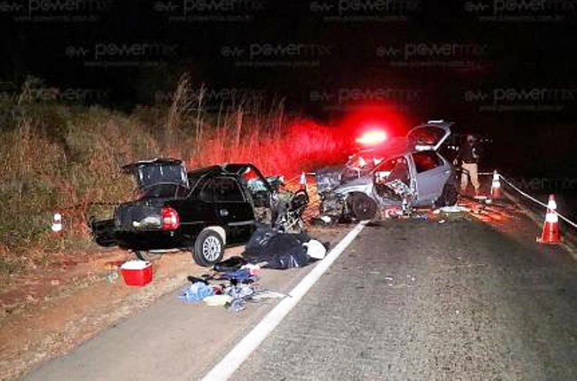 Corsa e Celta colidem na BR 163 e matam 2 próximo a Nova Mutum