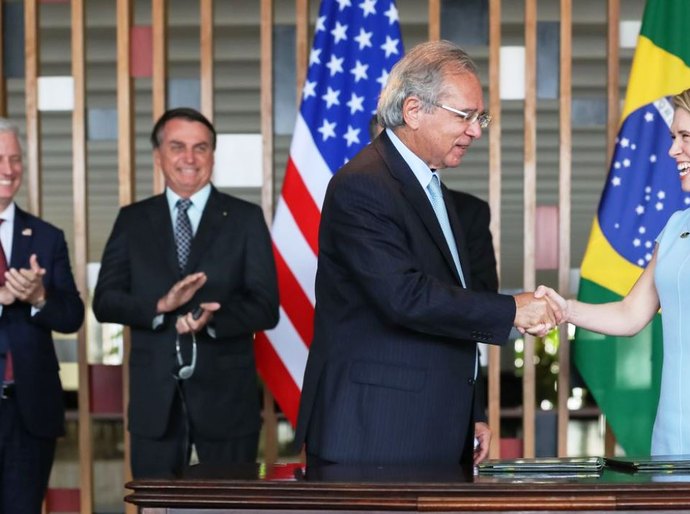 Brasil e banco americano assinam acordo de US$ 1 bi em investimentos