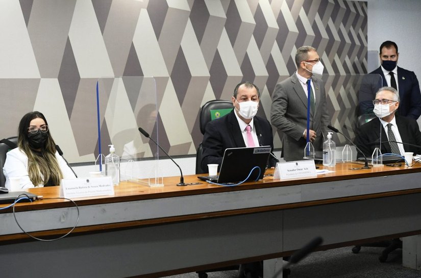 CPI suspende sessão e aciona STF após silêncio de diretora da Precisa