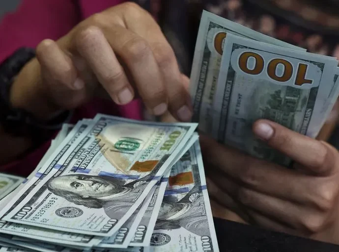 Com dólar caindo, brasileiros batem recorde de gastos no exterior no 1º tri