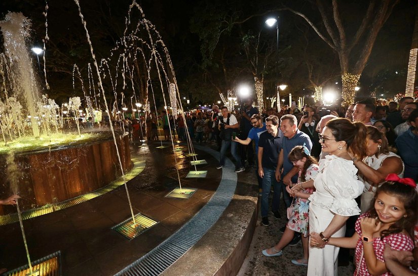 População lota centro de Chapada dos Guimarães para inauguração da praça “Governo entregou um cartão-postal da cidade”, destaca prefeito