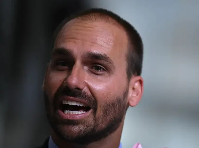 Moraes diz que Eduardo dificulta notificação e manda publicar em edital