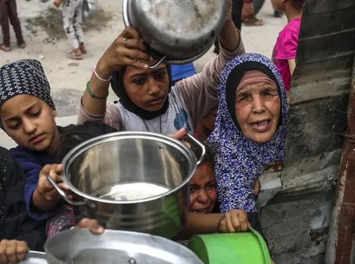 Israel está submetendo população de Gaza 'à fome forçada', diz alto funcionário da ONU à BBC