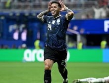 Argentina vira nos acréscimos, elimina a Inglaterra e vai à final da Copa