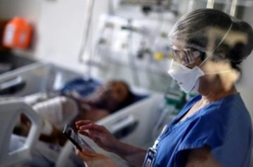 Brasil registra 398 mortes em 24 horas, e média móvel volta a se aproximar de 250