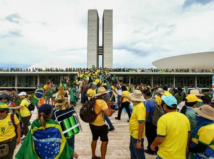 Anistia 'light': entenda proposta que exclui Bolsonaro de perdão por 8/1