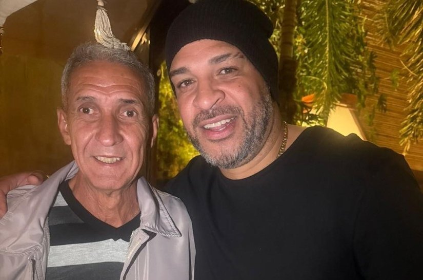 Encontro casual entre o jornalista Lawriney Machado e Adriano Imperador movimenta noite no Rio de Janeiro