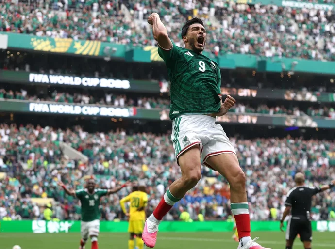 Raúl Jiménez brilha em primeira Copa do Mundo após perder o pai