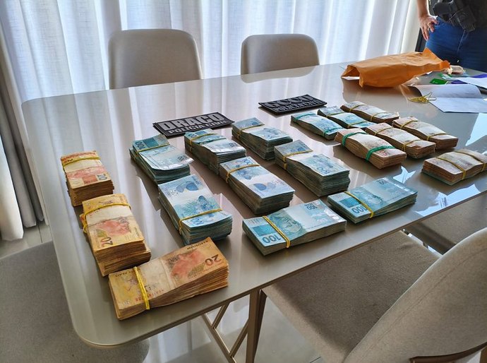 Polícia Civil mira membros de facção criminosa que utilizavam terceiros e valores em espécie para lavagem de capitais